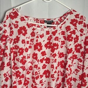 18 Centimeters Red Floral Scoop-Neck Blouse